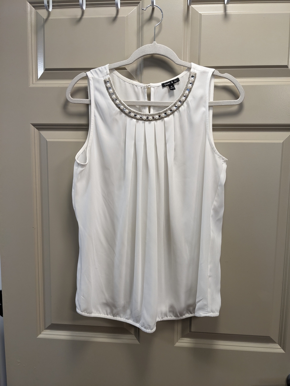 Sami & Jo White Beaded Neck Sleeveless Blouse Size Medium